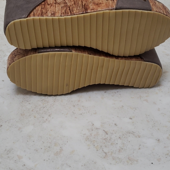 NWOT Wedge Shoes Size 39 (never been worn) - Picture 4 of 5